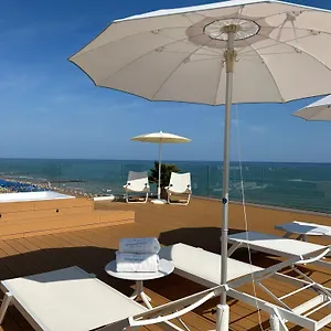 hotel-mirafiori-lido-di-jesolo.hotelinveneto.com/